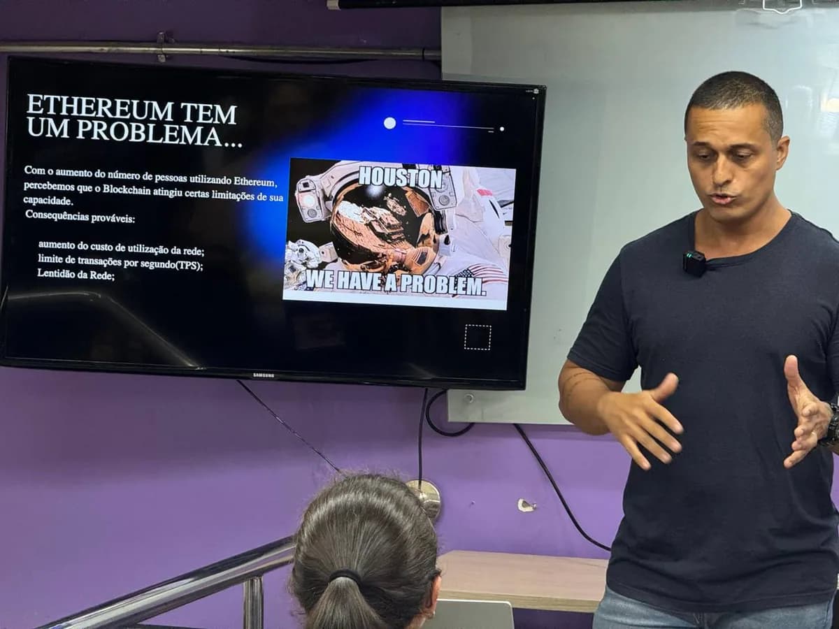 Fabio dando aula sobre Ethereum